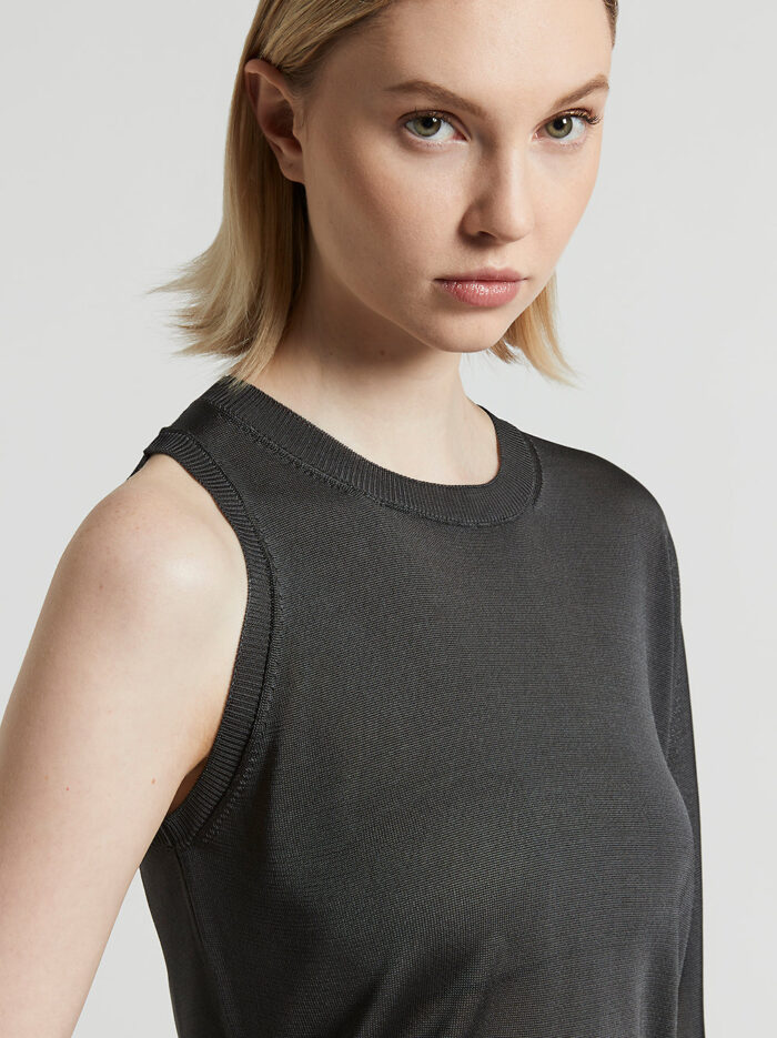 E99973F14_09275_579_5