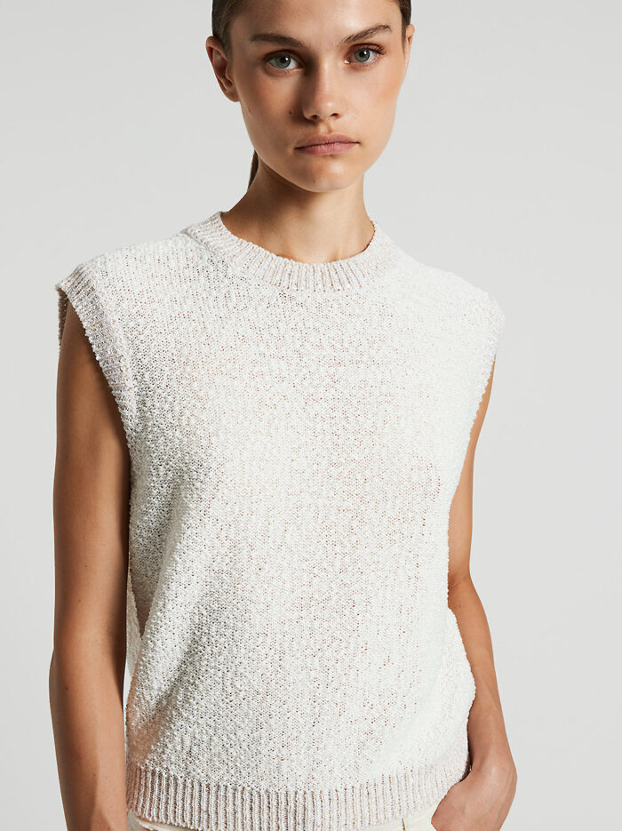 M98183F05_A9274_A02_4