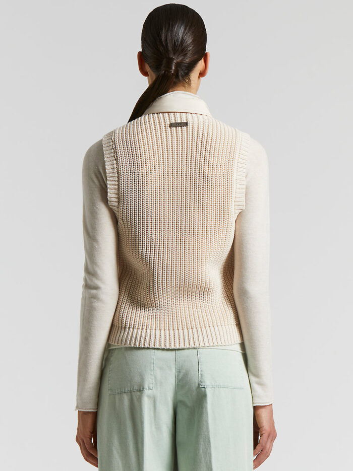 S03431F03_M6957_M42_3